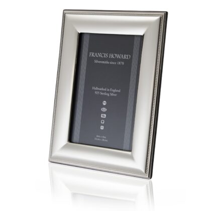 Silver photograph frame in Manchester pattern