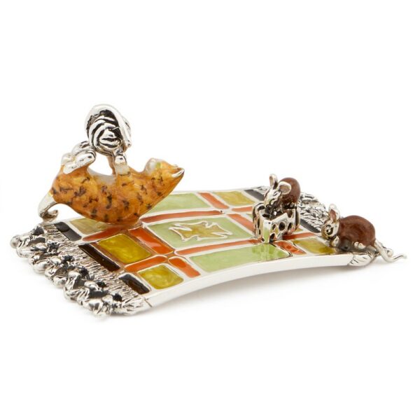 Cat and Mice on a Magic Carpet