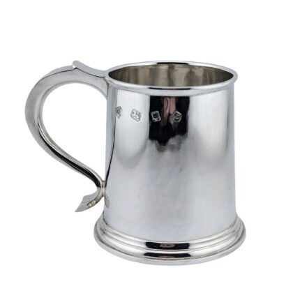 1/2 pint mug - London 1970