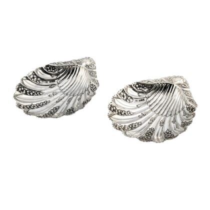 Pair of decorative butter shells - Sheffield 1911