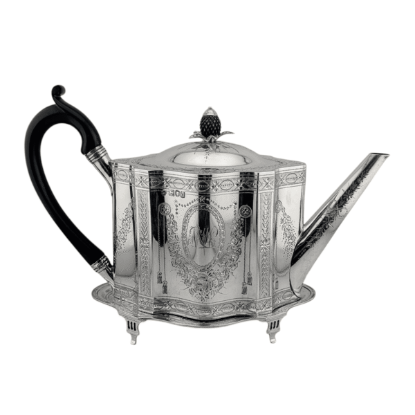 Tea pot and Stand - London 1899/1900