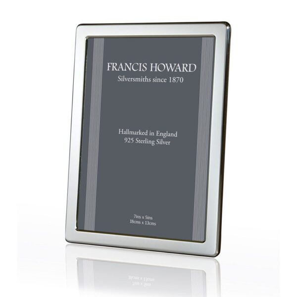 Silver photograph frame in Wells pattern