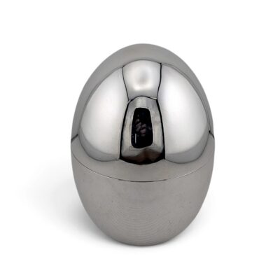 Plain polished silver egg-shaped box, London 1968