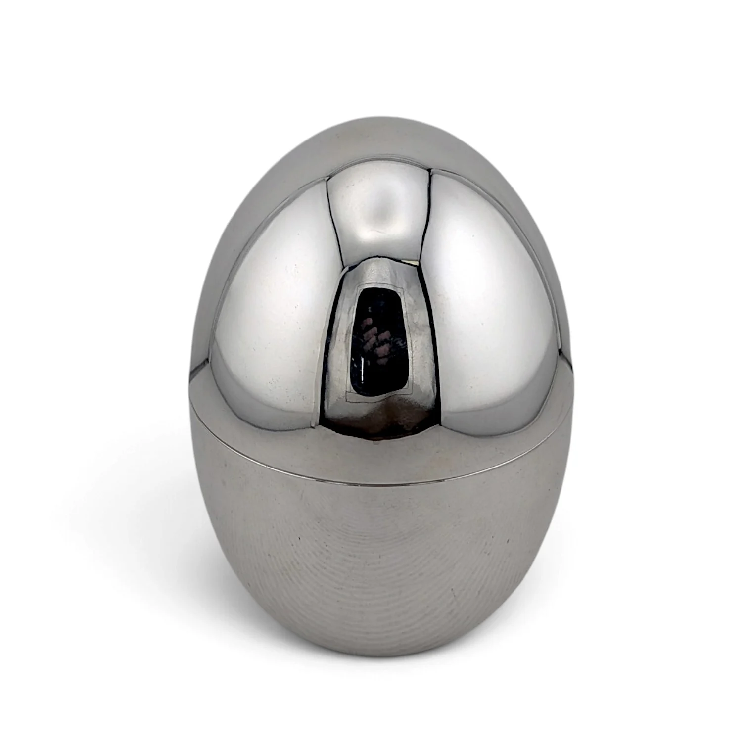 Plain polished silver egg-shaped box, London 1968