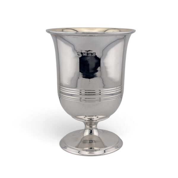 Silver cup, London 1933, second view of the bell-shaped bowl and pedestal foot