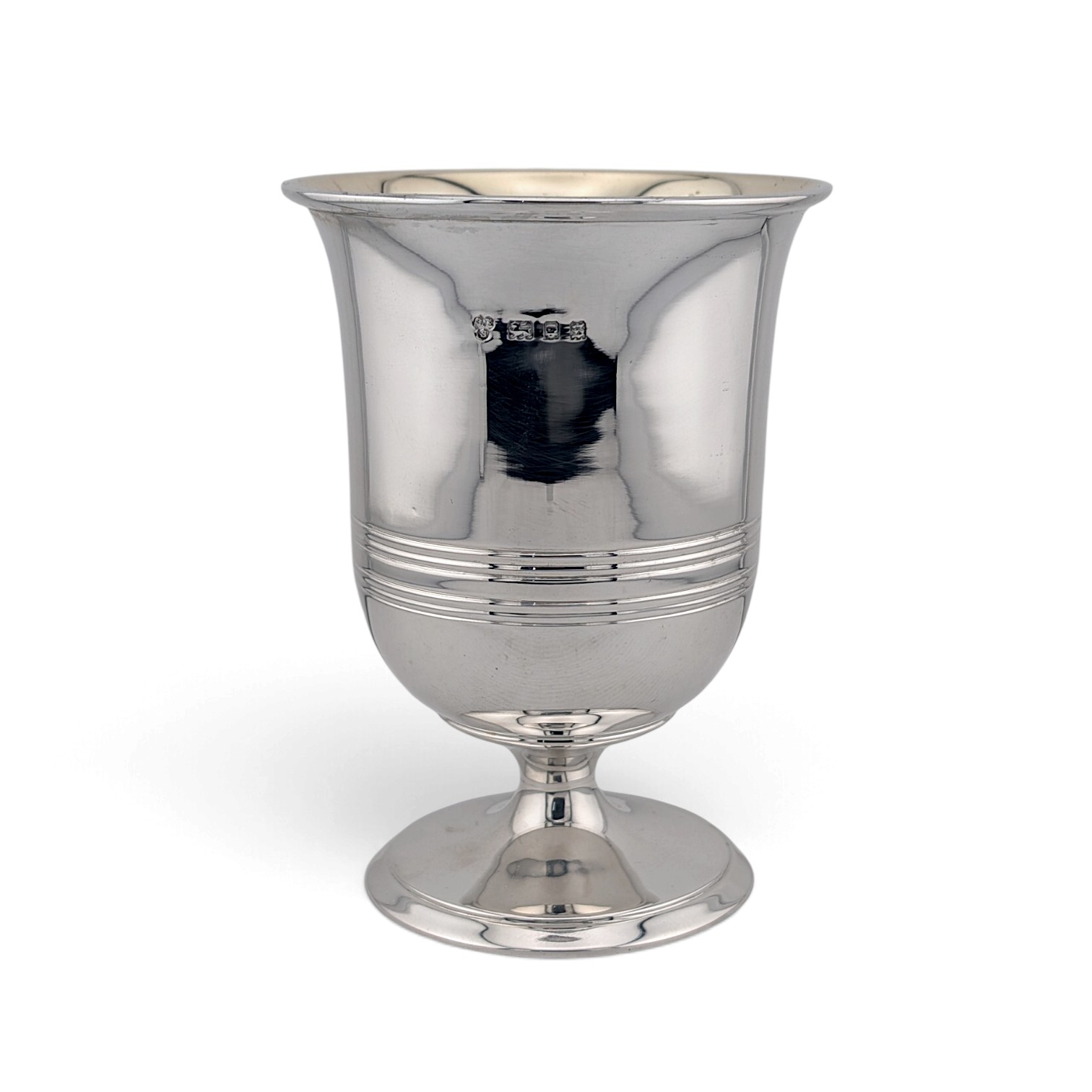 Silver cup, London 1933, second view of the bell-shaped bowl and pedestal foot