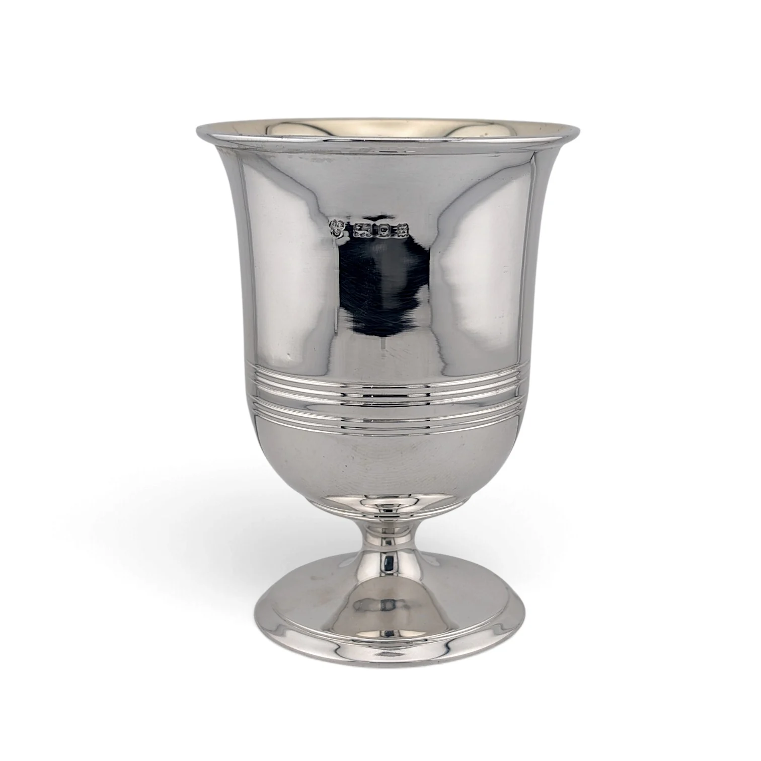 Silver cup, London 1933, second view of the bell-shaped bowl and pedestal foot